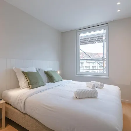 Flat Amadeus デ パンネ