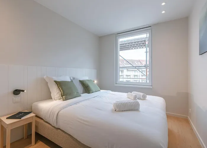 Flat Amadeus デ パンネ